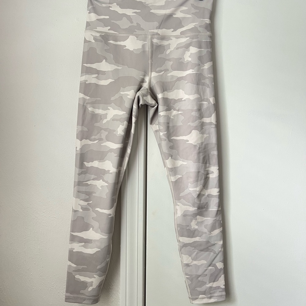 Athleta elation ultra high rise 7/8 taupe camo tight S